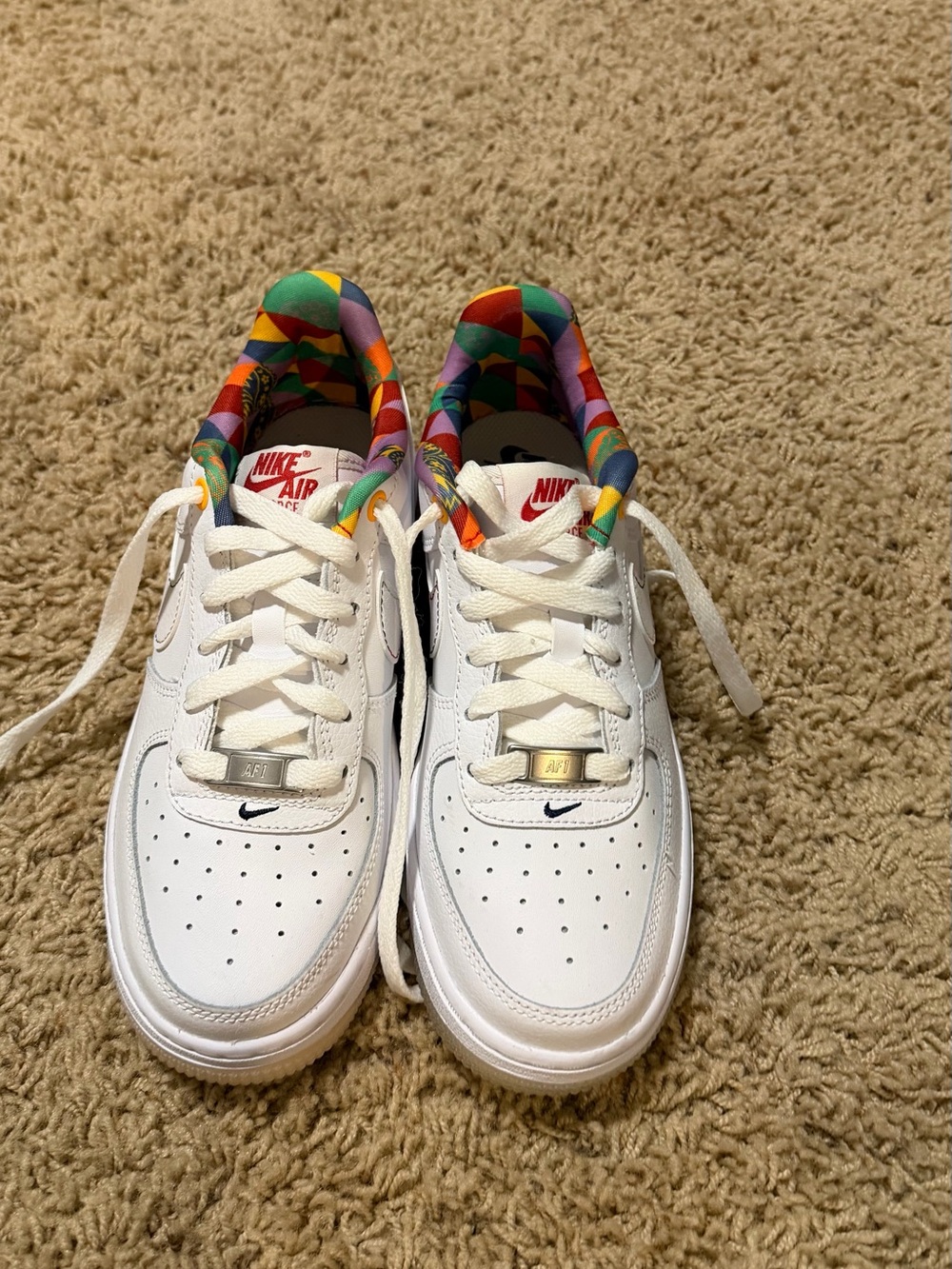 Nike Kids White Sneakers with Multicolor Geometric Liner